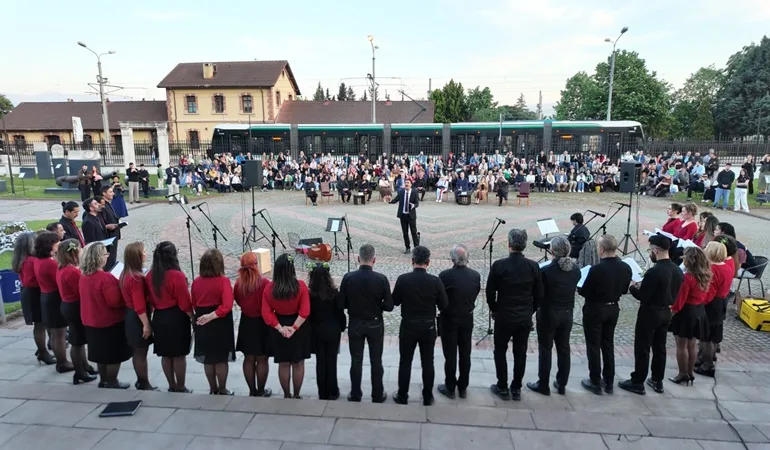 Kocaeli’deki müzenin bahçesinde sanatseverleri bir araya getiren organizasyon