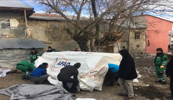 Büyükşehir’in deneyimli deprem ekibi Elazığ’da