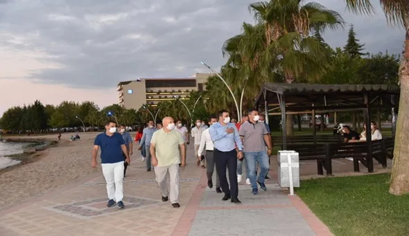 Başkan Özü ilçe başkanlarıyla omuz omuza