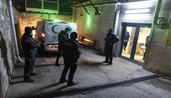 Kartepe'de bir genç silahla vurulmuş halde bulundu