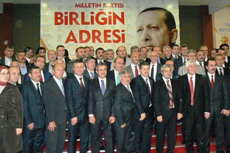 AK PARTİ MUHTARI VE MHP'LİLERİ KAPTI!