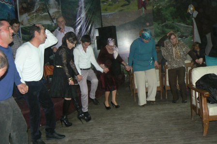 DOSTLAR KADIRGA'DA EĞLENCE DOLU YILBAŞI