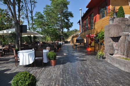 İZMİT'TEKİ BU GÖLEVİ'NE GİDEN BAYILIYOR!