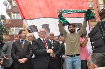 İZMİTLİLER SEFA SİRMEN'E KOŞTU!