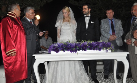 KADİR ASLAN KIZINI EVLENDİRDİ