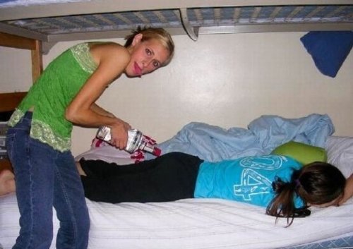 SARHOŞ KIZLAR (ŞİŞEDE DURDUĞU GİBİ DURMUYOR)