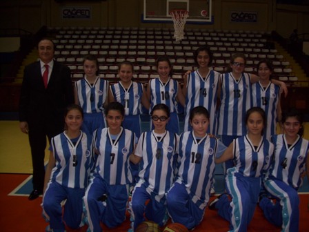 TEZER TUĞCU'NUN KIZLARI POTADA EZDİ GEÇTİ!