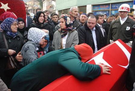 YUVACIK ŞEHİDİNE AĞLADI