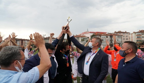 10-0’lık skorla 3.kupa da Gölcük'te