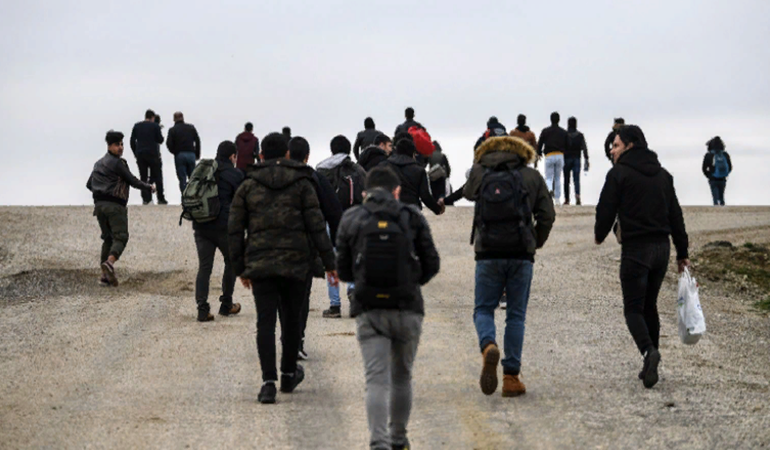 100 kaçak göçmen daha sınır dışı edildi