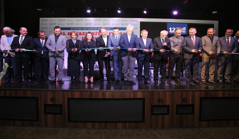 12. Kocaeli Kitap Fuarı muhteşem bir şiir gecesiyle kapılarını açtı