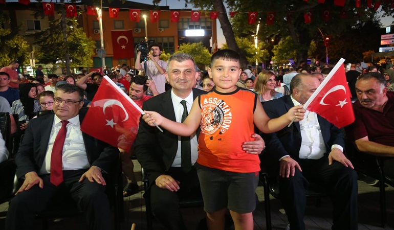 15 Temmuz Demokrasi ve Milli Birlik Günü'nde Gölcük dimdik ayakta