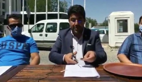 15 Temmuz gazisi AKP binası önünde makasla...