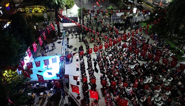 15 Temmuz ruhu Gölcük'te dimdik ayakta