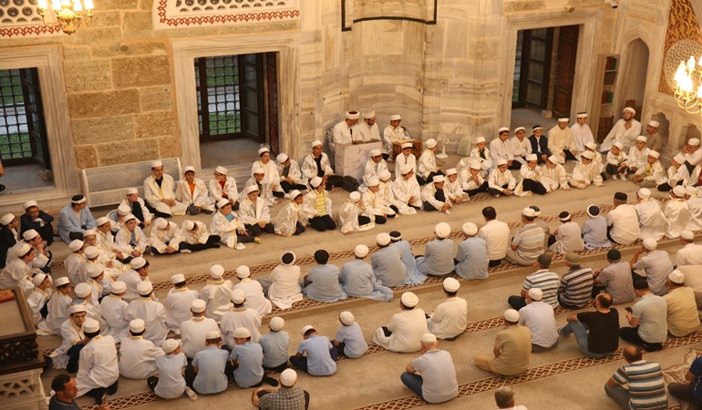 15 Temmuz şehitleri için sabah namazında buluştular