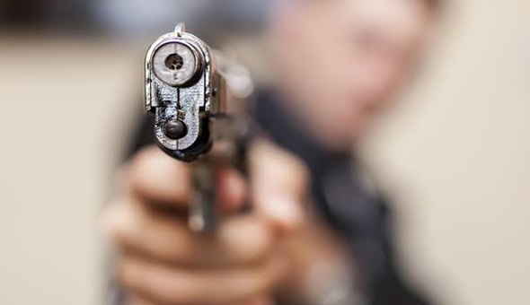 17 yaşındaki genç silahla oynarken öldü