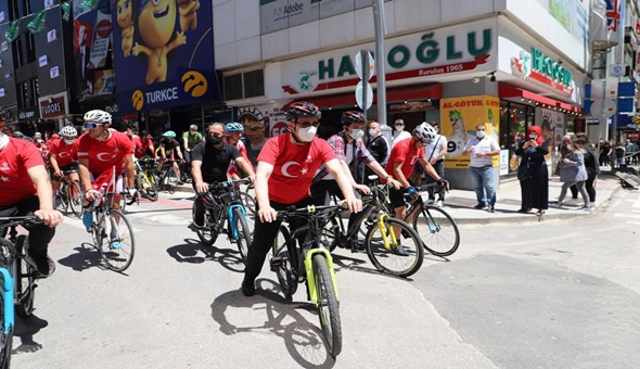 19 Mayıs Bisiklet Turu’nda 1000 kişi aynı anda pedal çevirdi
