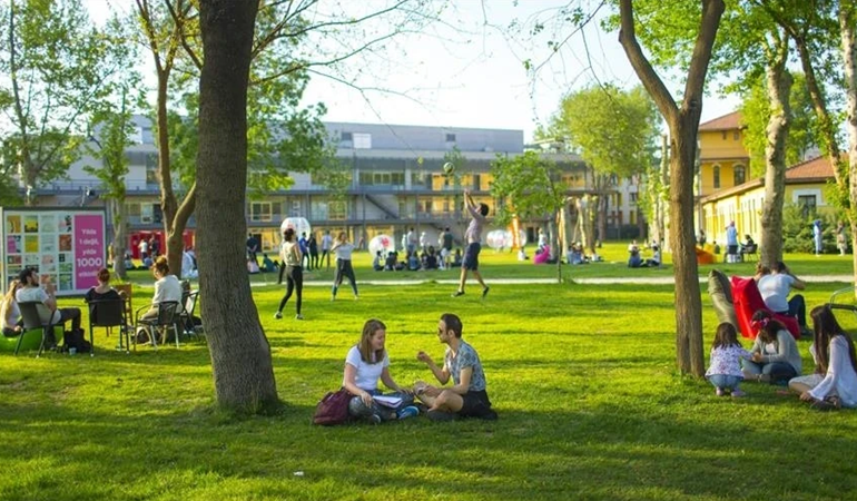 20 bin öğrencisi olan Bilgi Üniversitesi kapatıldı