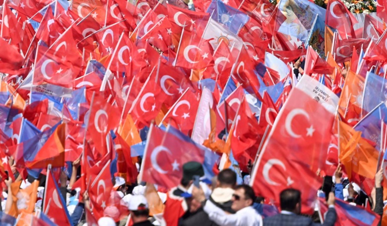 200 bin kişi AKP'den istifa etti