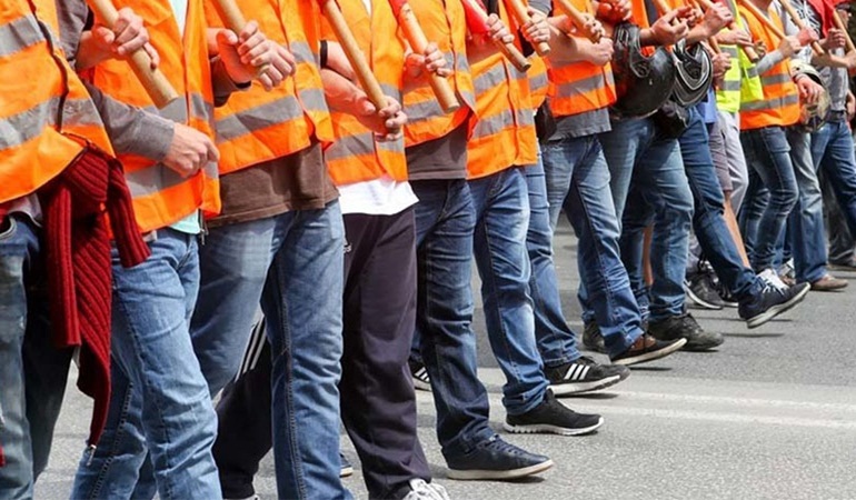 2002'de yüzde 58 olan sendikaya üyelik oranı yüzde 15'e geriledi