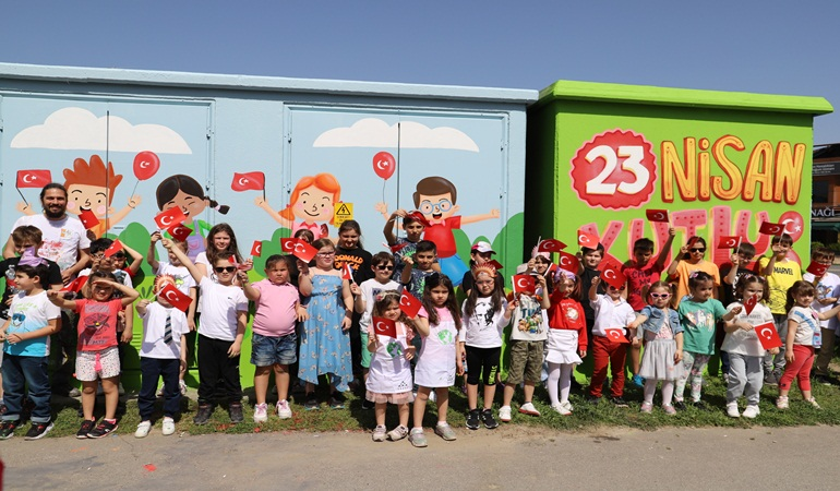 23 Nisan şenliklerinde SEDAŞlı çocuklar mutluluğunu trafoya yansıttı