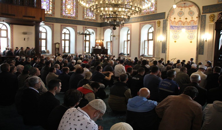 29 Ekim Cumhuriyet Bayramı öncesi şehitler için mevlit okutuldu