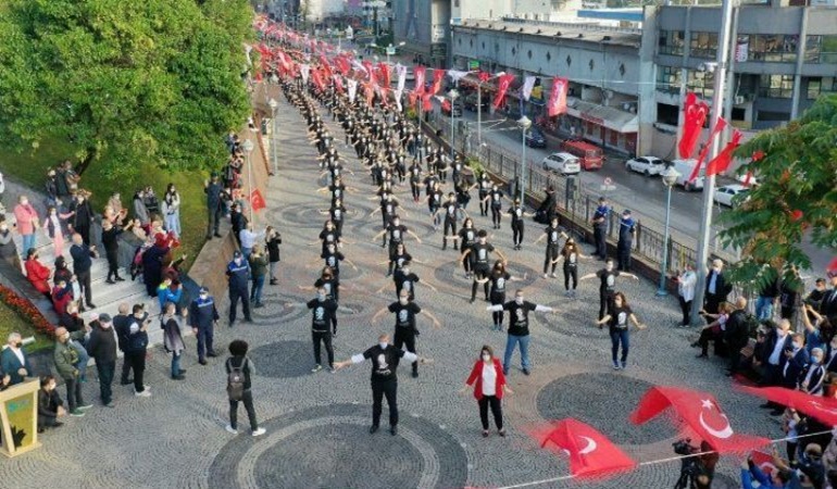 29 Ekim’de 1000 kişilik zeybek gösterisi İzmitlileri büyüleyecek