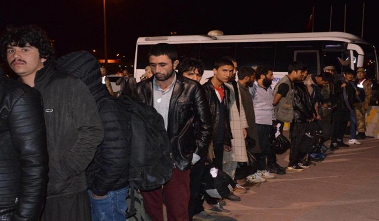 33 kaçak göçmen sınır dışı edildi