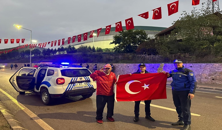 87 yaşındaki amigo Birol Ertan Kocaeli’de böyle karşılandı!