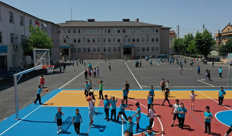 70 okula daha basketbol ve voleybol sahası