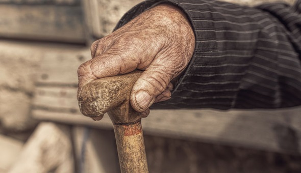 80 yaşında hakaretten karakola götürüldü