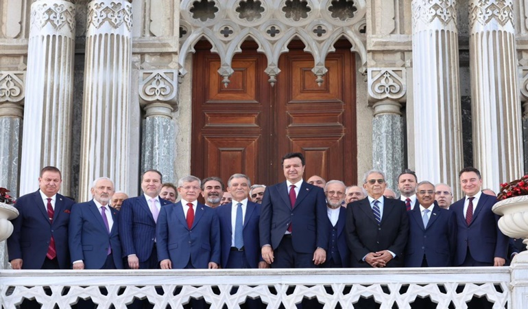 Abdullah Gül 3 partinin ortak adayı mı?