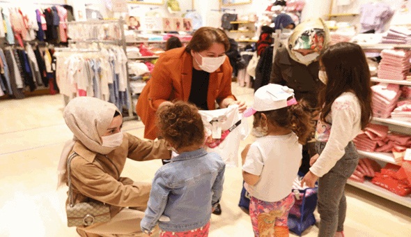  AK Kadın Çayırova, 100 çocuğun yüzünü güldürdü 