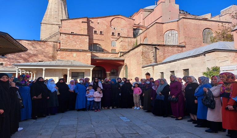 AK Kadın Dilovası'ndan her hafta İstanbul gezisi