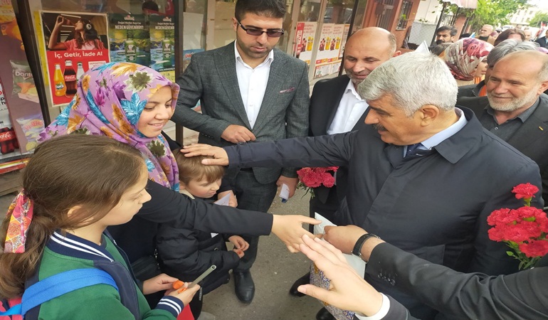 AK Parti Darıca’da sıkmadık el bırakmadı