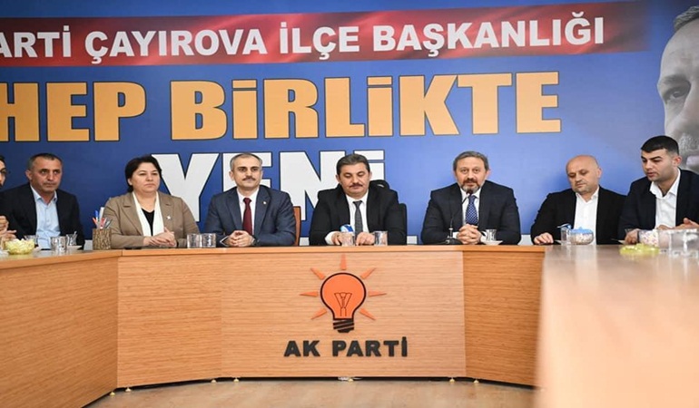 AK Parti’de 12 ilçede 7 milletvekili, 12 belediye başkanlı bayramlaşma