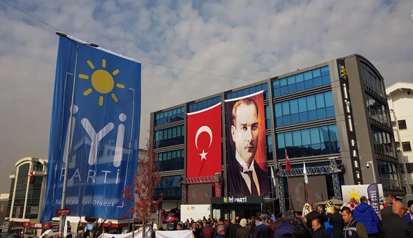 AK Parti'den istifa edip İYİ Parti'ye üye oluyorlar