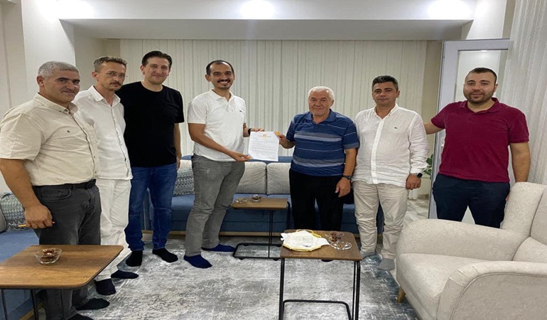 AK Parti İzmit’ten bir ilk, aynı anda ev ziyaretleri