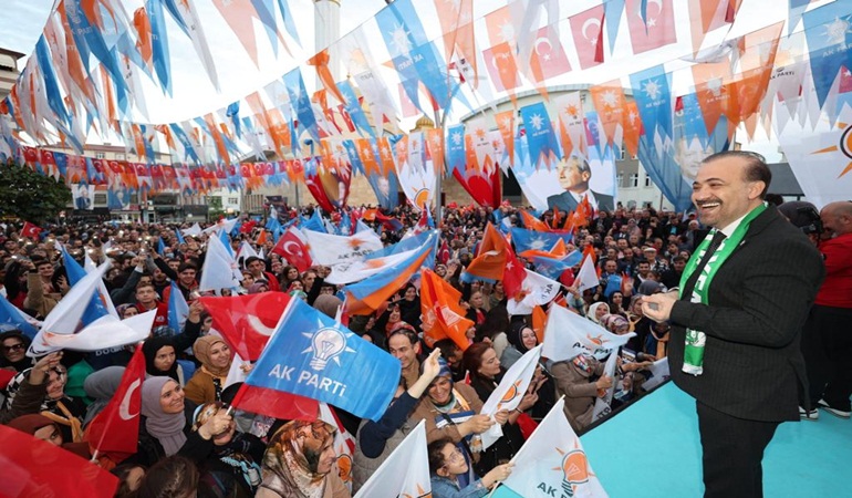 AK Parti’nin açılışı mitinge dönüştü!