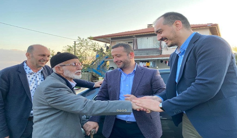 AK Partili adaylar köylere müjdelerle gitti