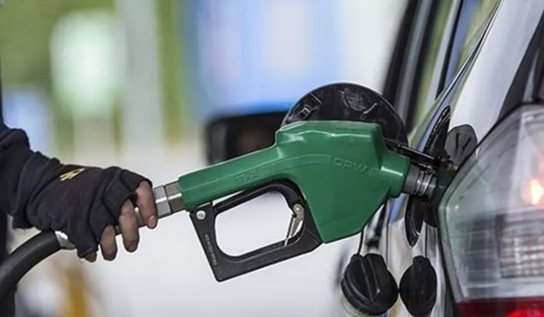 Akaryakıt fiyatlarına dev zam