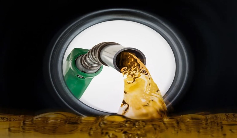 Akaryakıta yine zam geliyor