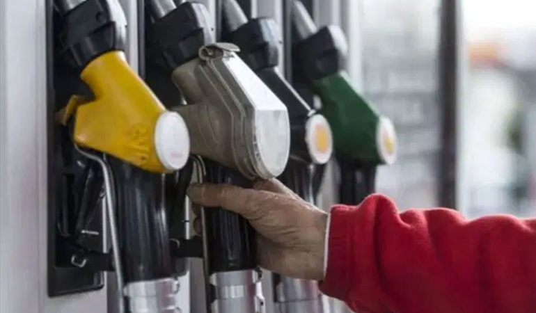 Akaryakıtta bir zam daha