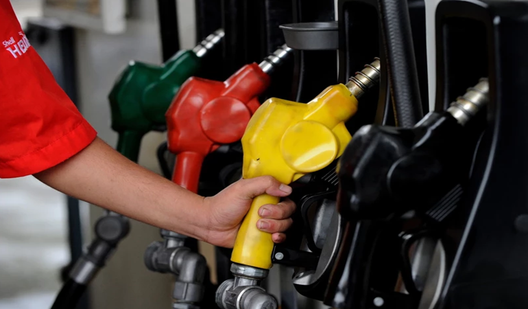 Akaryakıtta çifte indirim! Vatandaş yetersiz buldu