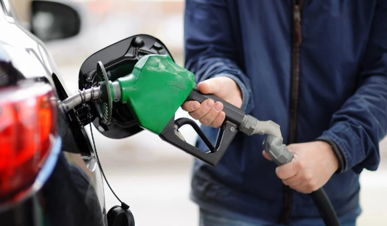 Akaryakıtta zam üstüne zam