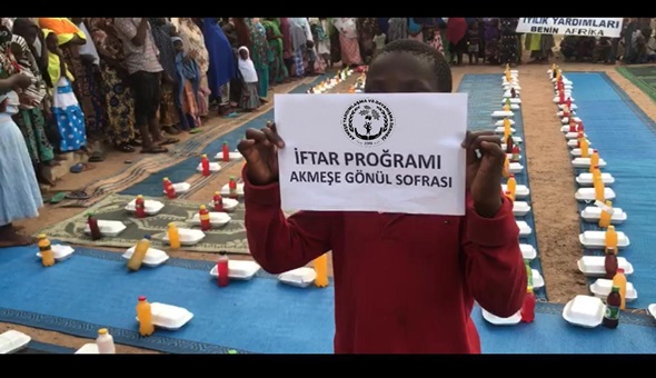 Akmeşeliler gönül sofrasını kurdu