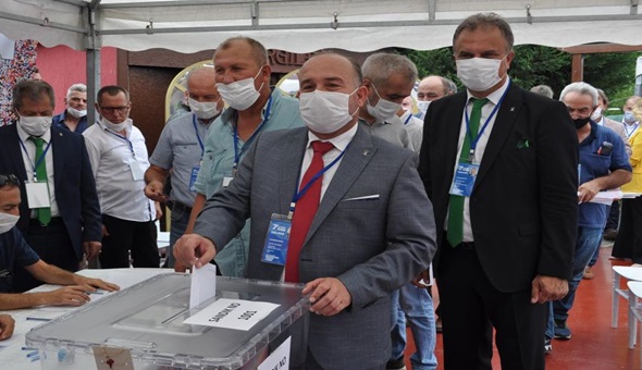 AKP Gölcük'te yönetim yenilendi