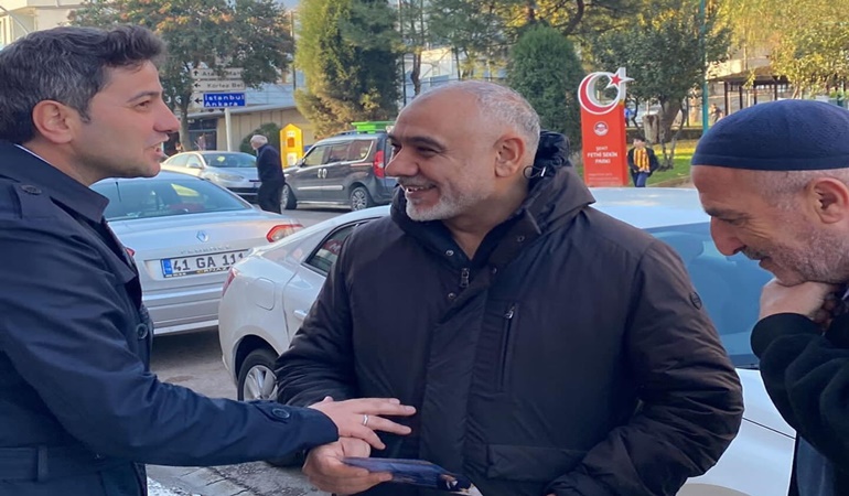 AKP Körfez’de Selvi sahadan ayrılmıyor