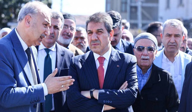 AKP'li belediyelerde Suriye'ye yardım yarışı