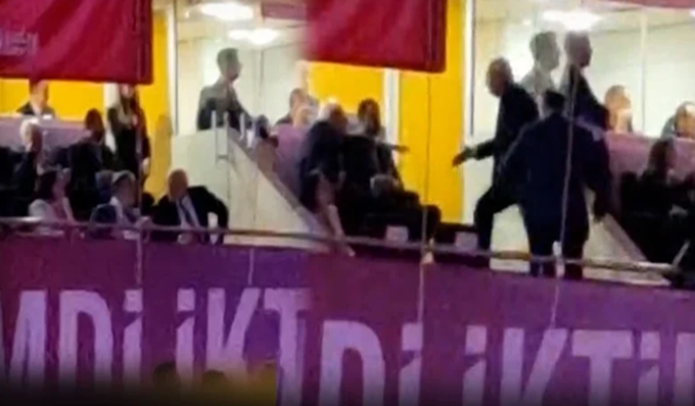 AKP'li Elitaş, Erdoğan videosunu görünce CHP kurultayını terk etti!